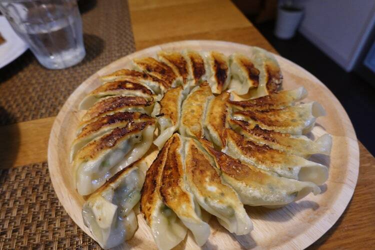 餃子はよく作ります。市販の皮なら手軽。野菜たっぷりで完全食。