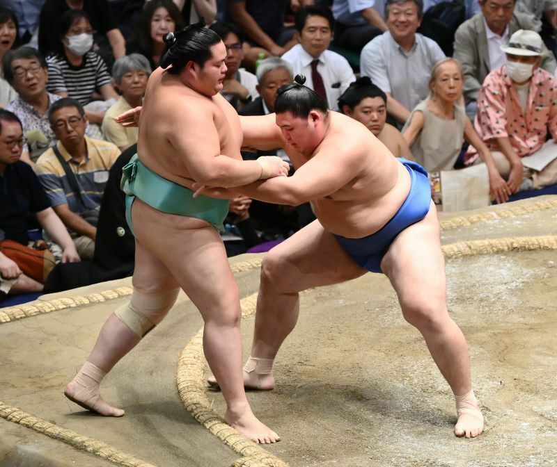 取り直しの相撲で琴櫻を圧倒し、12勝目を挙げた大の里。大関を確実とし、優勝争いでも後続との差を２に広げ、王手を掛けた