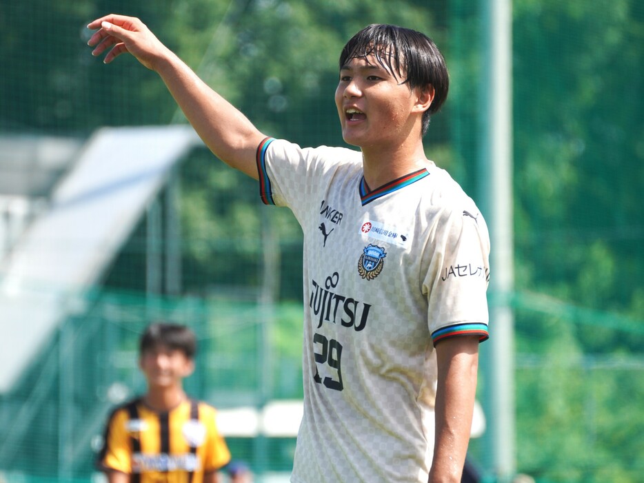 川崎フロンターレU-18DF藤田明日翔(1年=川崎フロンターレU-15生田出身)は堂々のプレミアデビュー(Masashi TSUCHIYA)