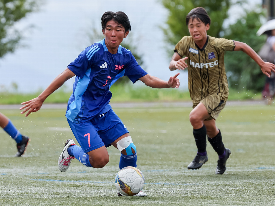 大成高MF田島雅義(ノールチシティ出身)は高速ドリブルで存在感を放った(Kaoru WATANABE/GEKISAKA)