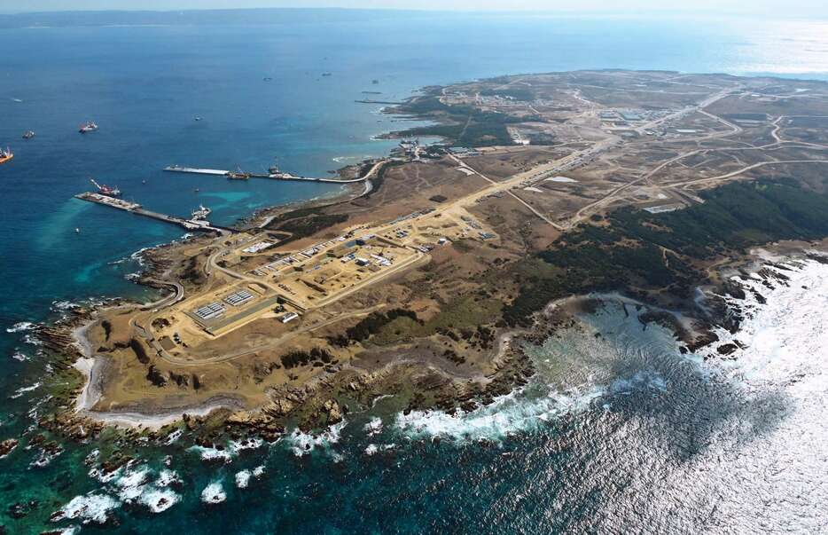 自衛隊基地整備が進む馬毛島＝１月８日、西之表市の馬毛島上空