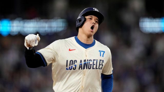 ベッツ選手のホームランを喜ぶ大谷翔平選手(写真：AP/アフロ)