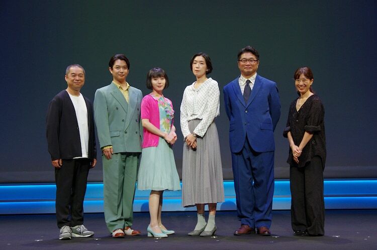 左から横山拓也、千葉雄大、松岡茉優、江口のりこ、松尾諭、小山ゆうな。（撮影：御堂義乘）