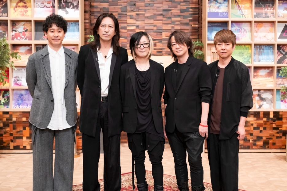 『SONGS』スタジオでの集合写真　大泉洋、GLAY