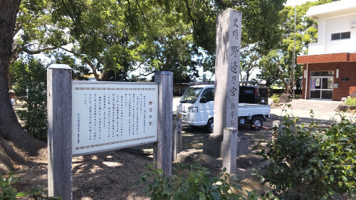 淳仁天皇の遺体を火葬したと伝わる「野辺の宮」。近くには淳仁天皇の位牌が伝わる寺院もある