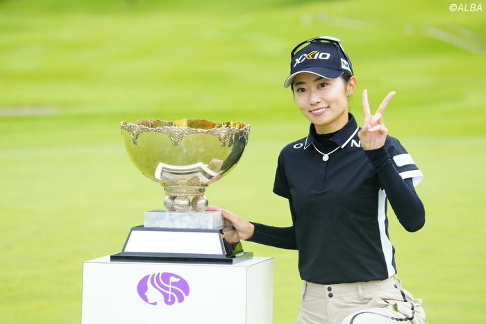 悲願のツアー初優勝を挙げた安田祐香