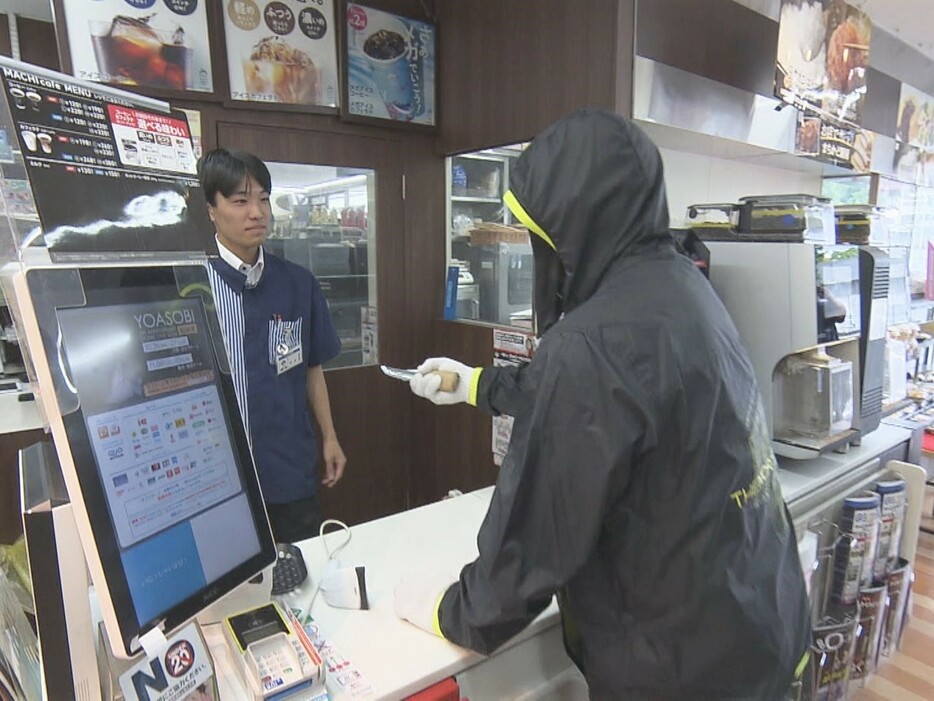 「ローソン名東社台店」で行われた防犯訓練 名古屋市名東区