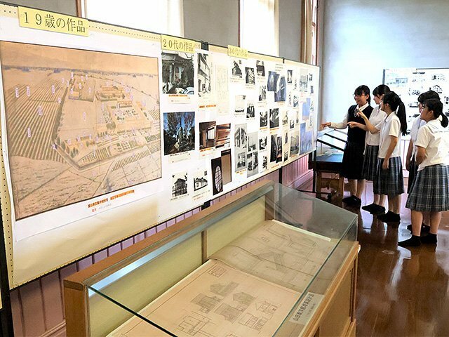 吉田の設計した建築を年代ごとにまとめた展示＝南砺市の国指定重要文化財・巖浄閣