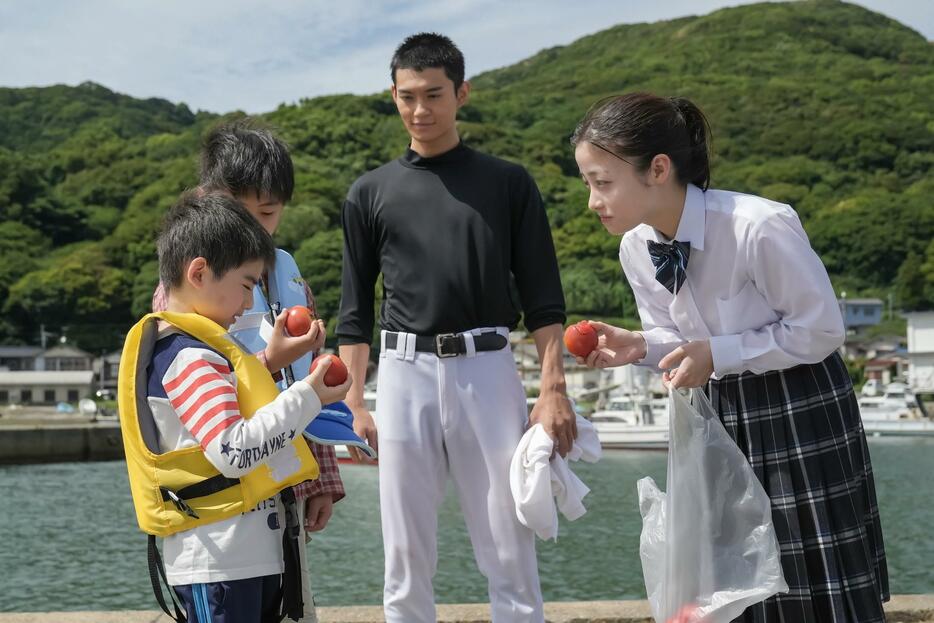 NHK連続テレビ小説「おむすび」で四ツ木翔也を演じる佐野勇斗さん（中央） （C）NHK