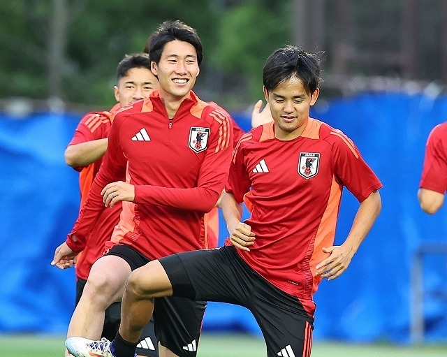 鎌田（左）が久保（右）の凄さを語った。写真：梅月智史（サッカーダイジェスト写真部）