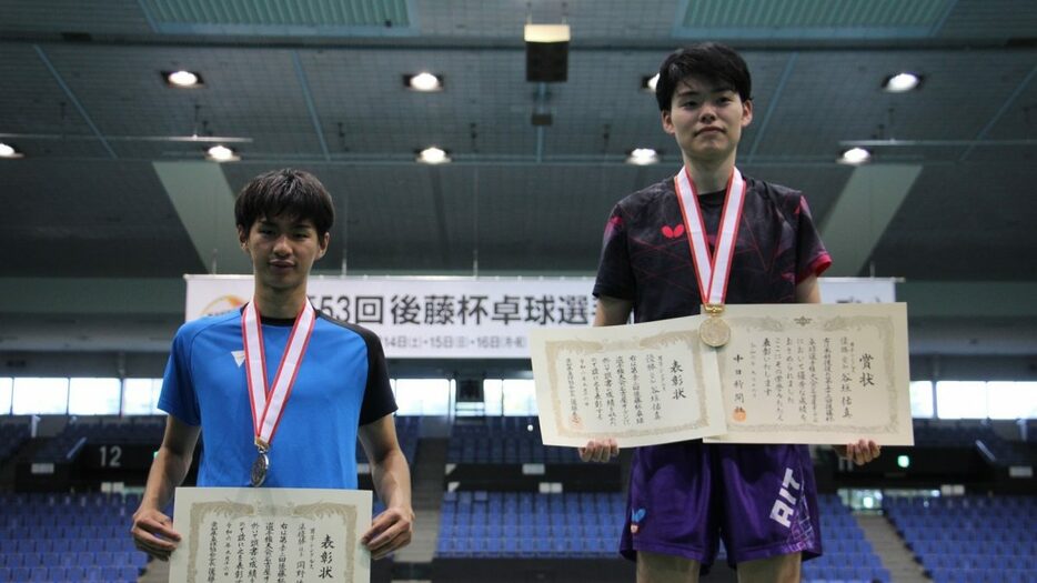 写真：男子シングルス表彰式/提供：愛知県卓球協会　第53回後藤杯卓球選手権大会広報委員