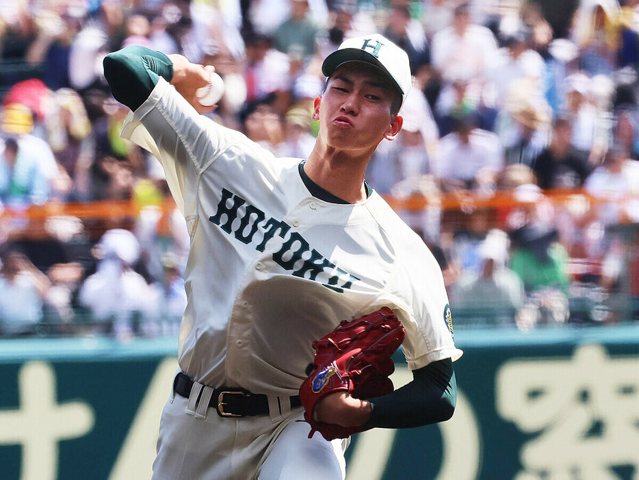 初戦で敗退したが、スカウトからも高い評価を得た報徳学園・今朝丸裕喜　photo by Ohtomo Yoshiyuki