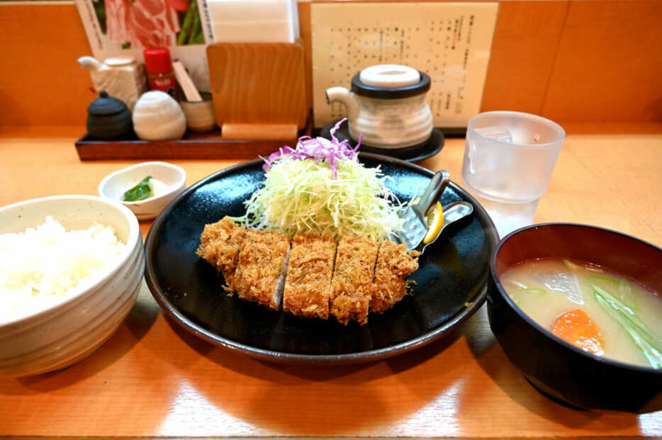 デカ盛りの1000円定食を1日1食で毎日乗り切ってます。1日3食の「自炊」とどちらが安いですか？