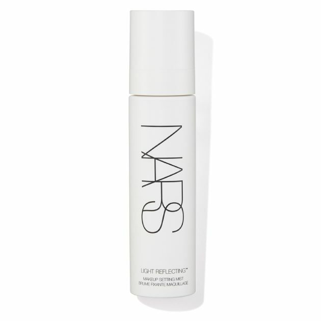 NARS ライトリフレクティング メーキャップセッティングミスト 90ml 5,500円（NARS JAPAN TEL.0120・356・686）