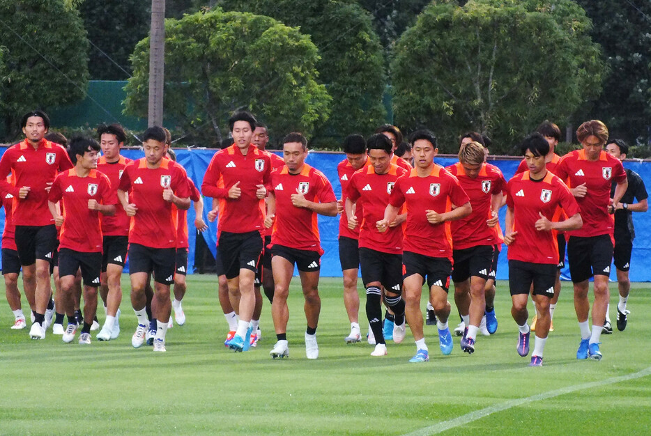 サッカー日本代表は３日、２０２６年ワールドカップ（Ｗ杯）アジア最終予選初戦の中国戦（５日、埼玉スタジアム）に備え、さいたま市内で冒頭以外を非公開にして練習した。