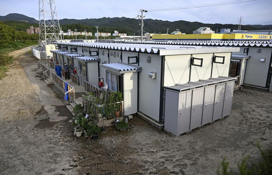 浸水被害を受けた、石川県輪島市の宅田町第2団地の仮設住宅＝29日午後