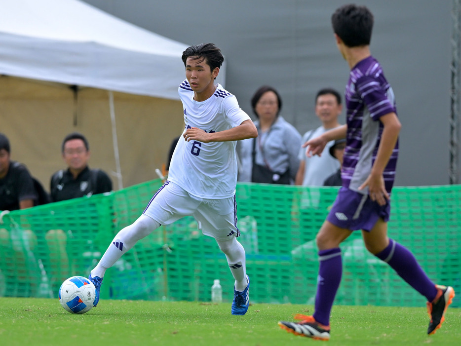 東京都MF今井宏亮(東京Vユース2年)はボールハントで貢献(Koki NAGAHAMA/GEKISAKA)