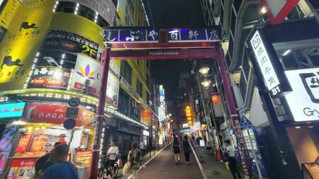 奥渋、神泉、百軒店、マークシティ裏…飲食カルチャーの発信源の渋谷エリアでは、おしゃれ飲食店のインフレ化が凄いことになっているようです（筆者撮影）