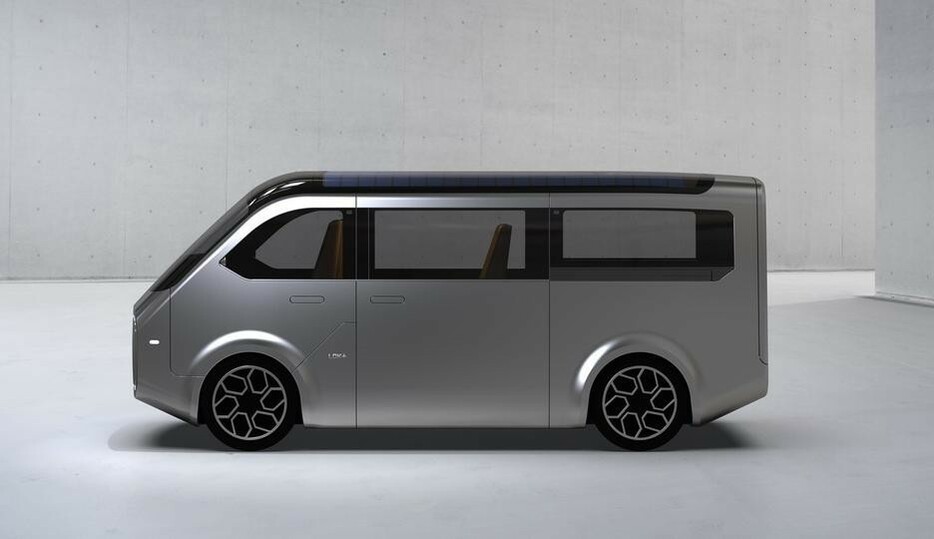 家電のシャープが作ったEV、リビングルームとして使える