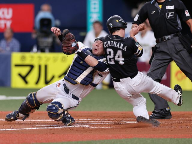 13日のソフトバンク戦で負傷したオリックス・若月健矢選手【写真：時事】