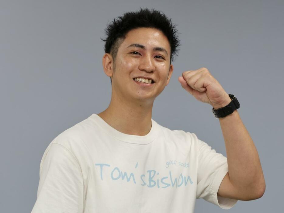 埼玉県草加市のゴルフスクール「Tom's Bishon草加店」専属のJJコーチ