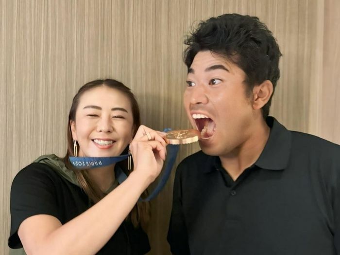 松山英樹がこんな表情を見せるなんて！【写真：佐伯三貴のInstagram（@threeprecious）より】