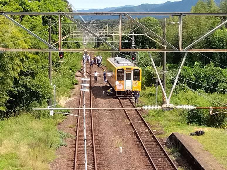 野田郷駅構内で脱線した肥薩おれんじ鉄道の車両