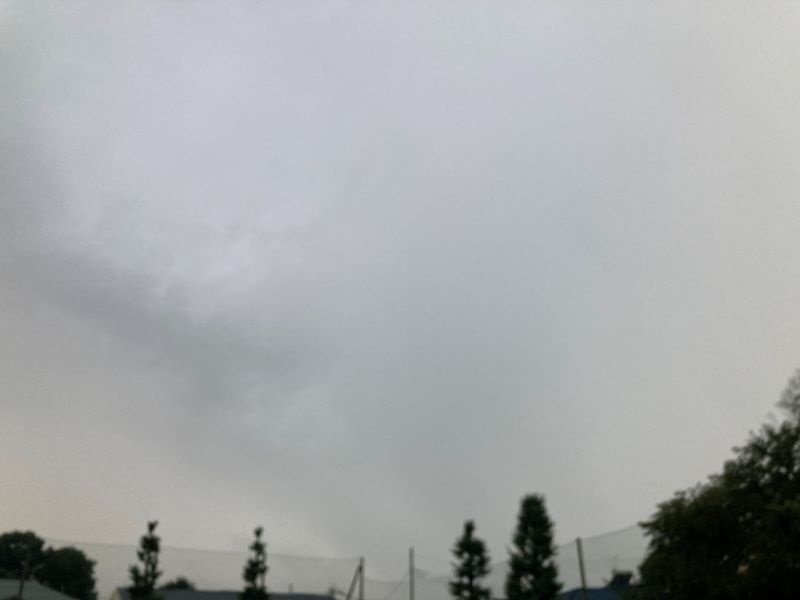 雨が降り続いたさいたま市。上空の雨雲=31日午後5時50分頃