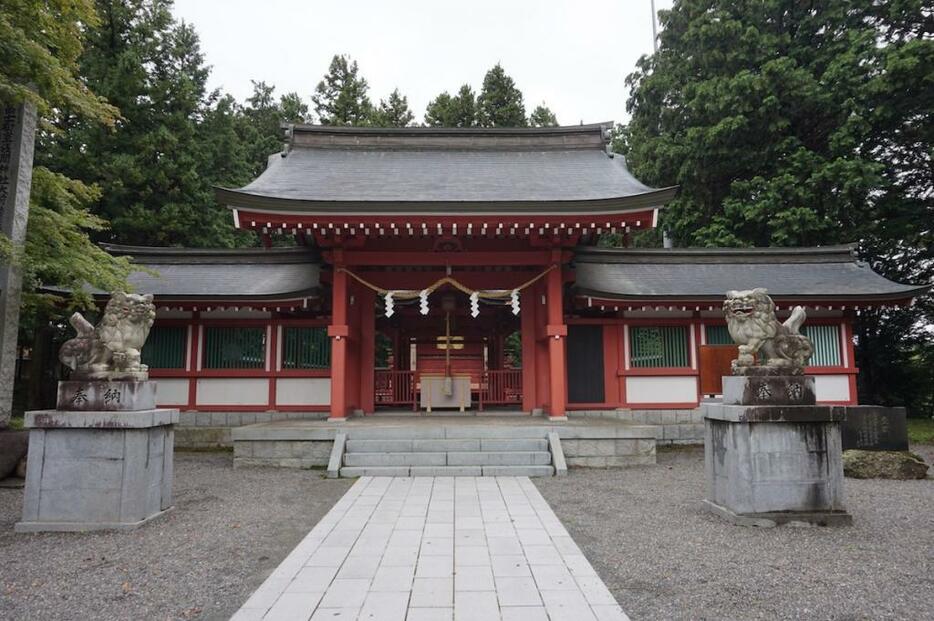 冨士御室浅間神社境内にある本宮社殿。かつては富士山二合目にあった