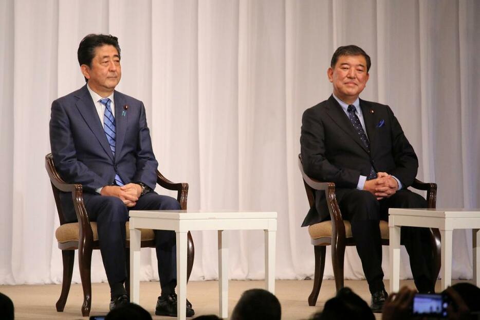 [写真]当所属国会議員らに向けて行われた初見演説発表会