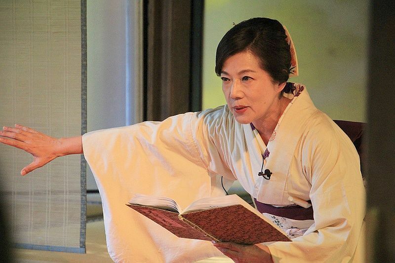 [写真]女優のまつむら眞弓さん。京言葉で語る「怪談朗読劇」、時代劇の所作を取り入れた怖いお噺が印象的だ