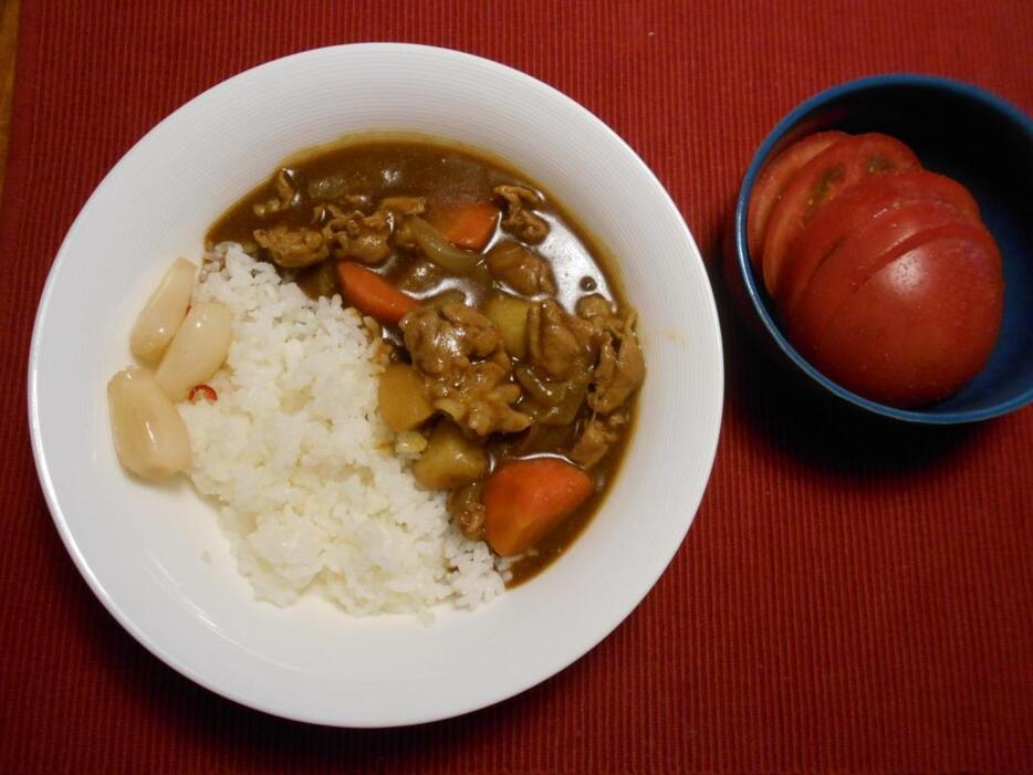 [写真]カレーライスや煮物を大量に作って長時間常温で保存するとウェルシュ菌による食中毒が起こることがある