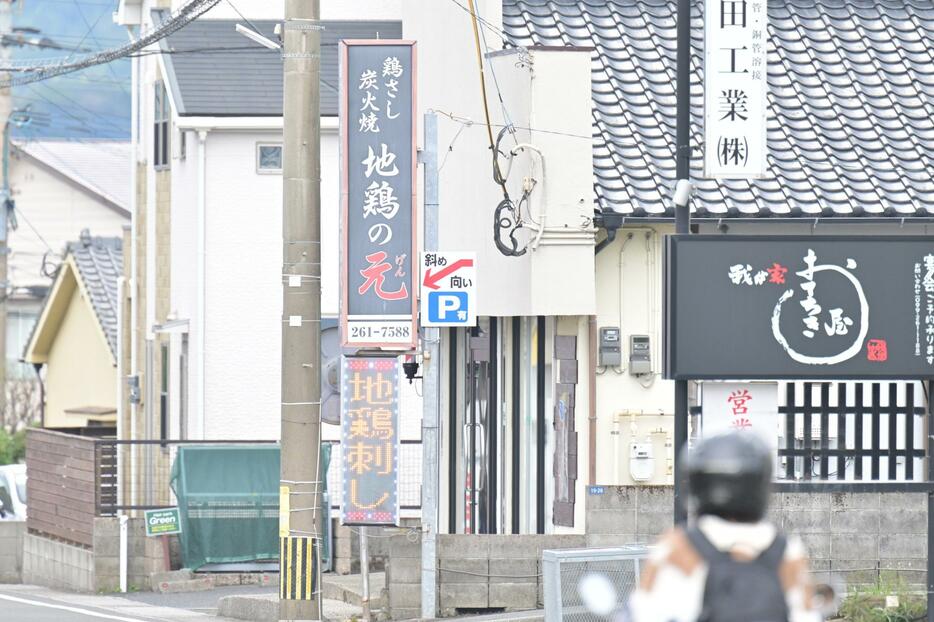 鶏肉専門店があちらこちらに