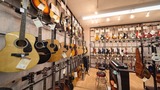 トレジャーファクトリー南大沢店の楽器売り場。買い取りや取り扱いには専門知識が必要だ（写真：梅谷秀司）