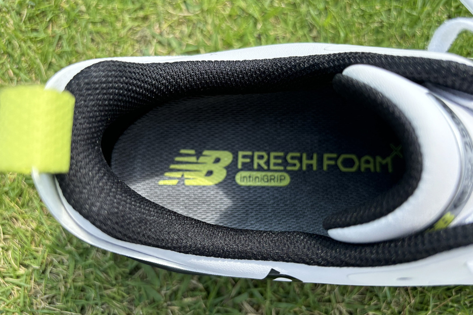 土踏まず部分の盛り上がりが大きめのニューバランス「Fresh Foam X 2500v4」