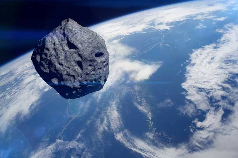 2つの小惑星が地球の近くを通過する。どちらも珍しく壮大な現象だが、地球を脅かすものではない。