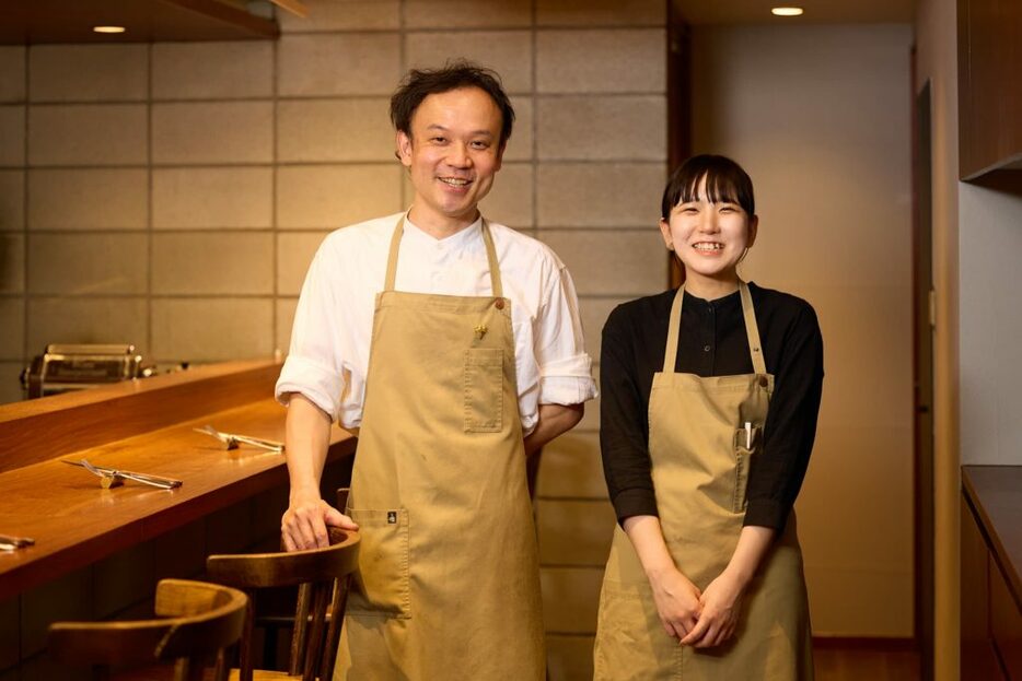 シェフの田村直樹さんとサービスの梅島優衣さん