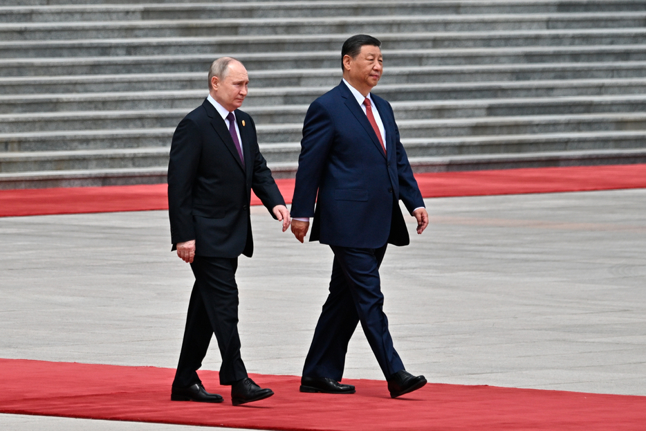 2024年5月16日中国の習近平国家主席（右）とロシアのプーチン大統領（代表撮影/AP/アフロ）