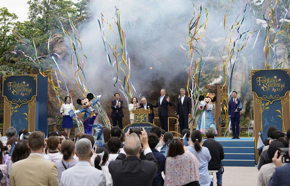 東京ディズニーシーの新エリア「ファンタジースプリングス」のオープン記念式典＝6日午前、千葉県浦安市