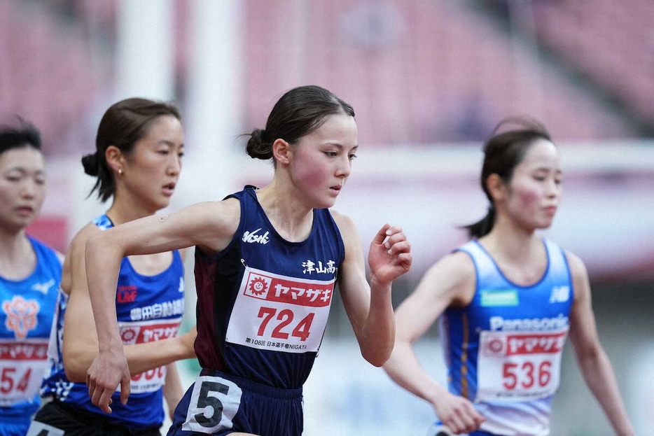 ＜陸上日本選手権第1日＞女子1500メートル予選、力走するドルーリー朱瑛里（撮影・小海途　良幹）