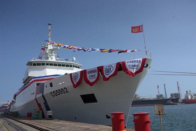 海巡署（海上保安庁に相当）の4000トン級巡視船「新竹艦」＝2022年4月22日、高雄市（台湾国際造船提供）