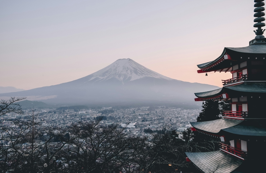富士山が見える場所からは「富士」がつくことが多いようにそれぞれの地名にはその土地の歴史が刻まれている。photo：manuel cosentino（unsplash）