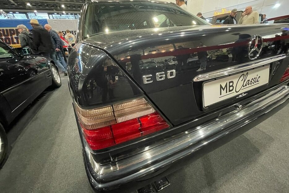 このモデルの顧客は、「500E/E500」ではなく「E60」と「AMG」のレタリングがなくてはならなかった。Photo： Matthias Brügge / AUTO BILD