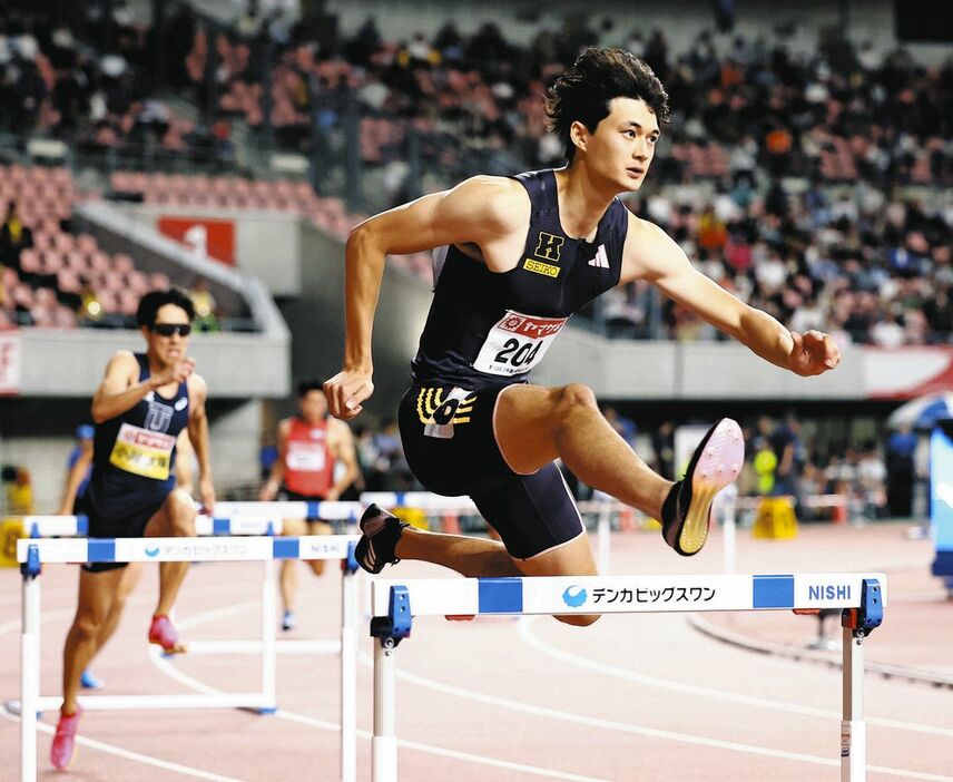 男子４００メートル障害決勝　大会新で優勝した豊田兼