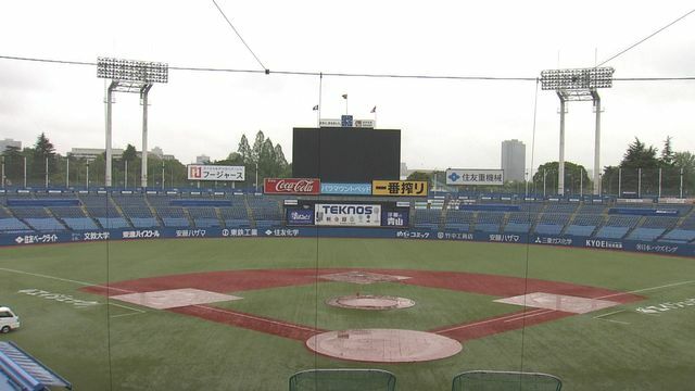 雨天中止になった神宮球場