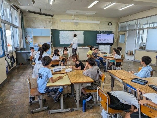 津市立安濃小学校の授業風景（提供：三重県）
