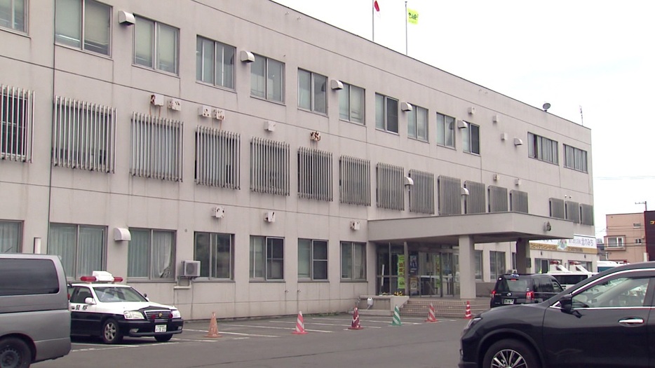 暴行の疑いで15歳の少年を逮捕した北海道警北署(札幌市)