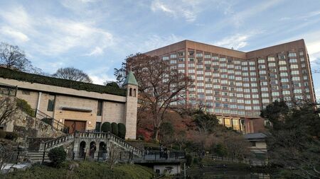 椿山荘は結婚式会場としても有名な名門ホテルだ（記者撮影）