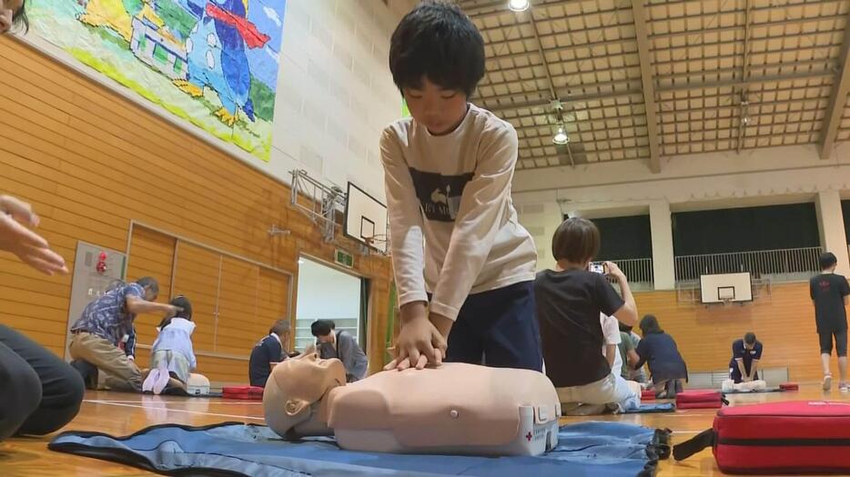 本格的な海水浴シーズン前に水難防止を親子で学ぶ　広島・呉市