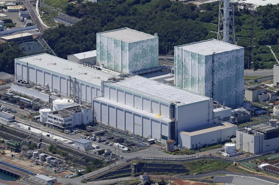 東京電力福島第1原発の5号機（左）、6号機＝2023年8月